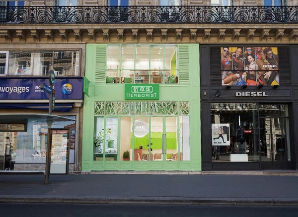 图1：佰草集于巴黎核心商圈开设了首家海外旗舰店