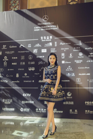 张巍出席2016春夏中国国际时装周